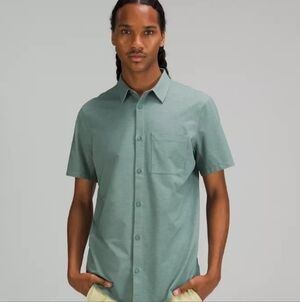 Lululemon Commission Short Sleeve Shirt Oxford Green Performance Button Down S